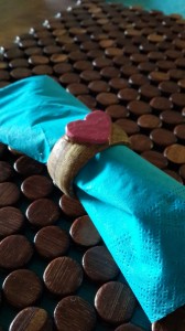 S1 SERVIETTE RING Wood - with Pink Heart   